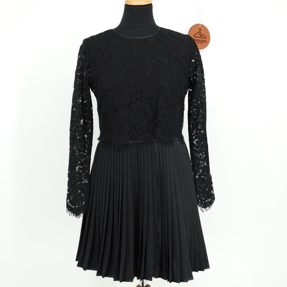 iW!NG Studio Contrast Lace Pleated Dress
